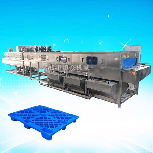 托盤清洗設備分為三段清洗,水可以循環使用,節約能水資源